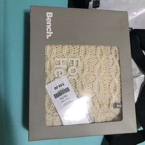 Bench toque and scarf set NWT